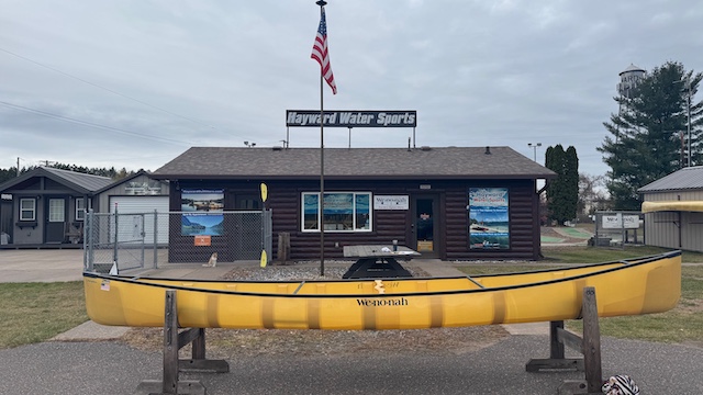 Wenonah Champlain - Aramid Ultralight, Black Trim, Bucket Seats, Ash Yoke, Foot Brace Installed, Integrated Skid Plates - NOS - Image 2