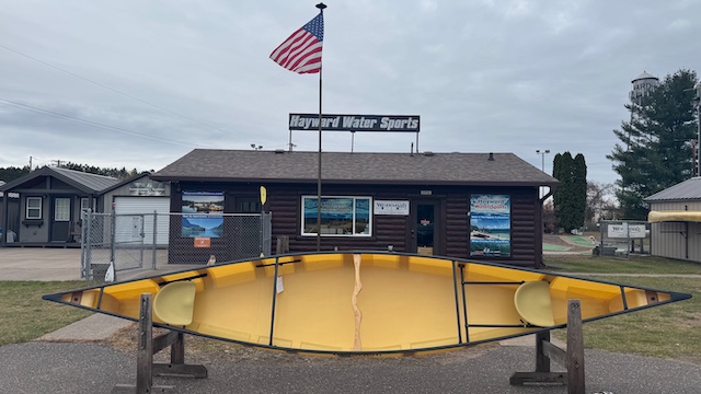 Wenonah Champlain - Aramid Ultralight, Black Trim, Bucket Seats, Ash Yoke, Foot Brace Installed, Integrated Skid Plates - NOS - Image 3