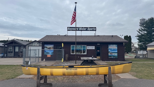 Wenonah Argosy Solo Canoe - Aramid Ultralight, Silver Trim, Center Adjustable Hung Web Seat - NOS - Image 2