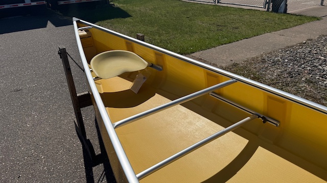 Wenonah Minnesota II Canoe - Aramid Ultra-Light, VersiGunwale, Bucket Seats, Foot Brace, Outfitter Edition - NOS - Image 4