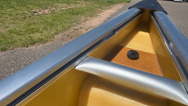 Wenonah Minnesota II Canoe - Aramid Ultra-Light, VersiGunwale, Bucket Seats, Foot Brace, Outfitter Edition - NOS - Image 6