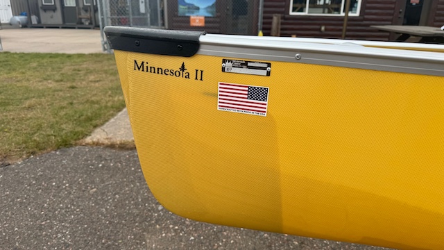 Wenonah Minnesota II Canoe - Aramid SuperLite, Silver Trim, Bucket Seats, Foot Brace - Blem 38lbs