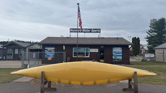 Wenonah Minnesota II Canoe - Aramid SuperLite, Silver Trim, Bucket Seats, Foot Brace - Blem 38lbs - Image 8