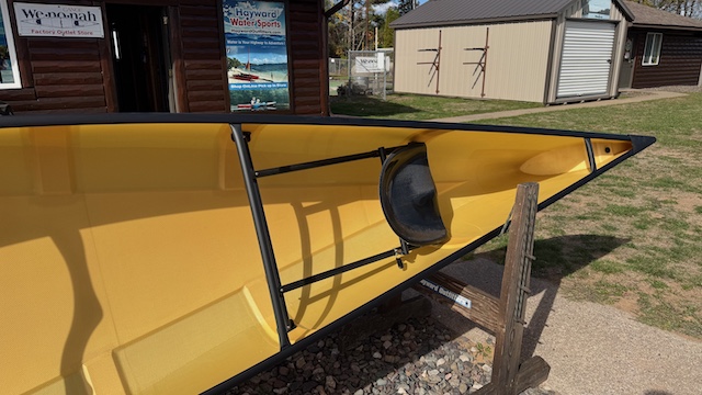 Wenonah Minnesota II Canoe - Aramid SuperLite, Black Trim, Bucket Seats, Foot Brace - Blem xxlbs - Image 6