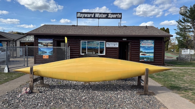 Wenonah Minnesota II Canoe - Aramid SuperLite, Black Trim, Bucket Seats, Foot Brace - Blem xxlbs - Image 7