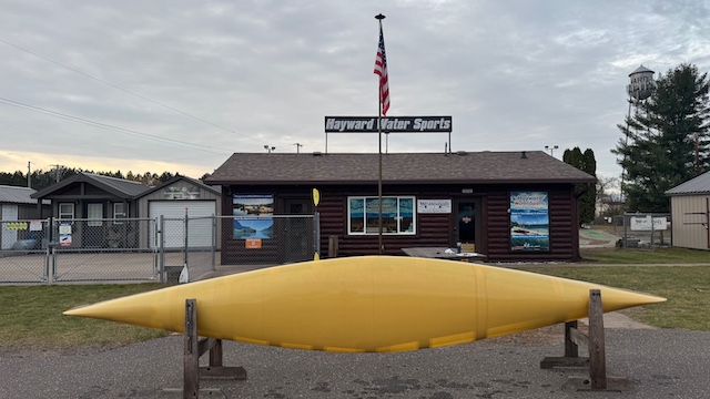 Wenonah Minnesota II Canoe - Aramid Ultralight, Black Trim, Outfitter Edition, 2 Sliding Bucket Seats, Foot Brace - NOS - Image 8