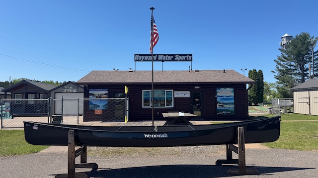 Wenonah Spirit II - InTek Carbon Ultra-Light, Black Trim, Ash Yoke, Graphite Bucket Seats with Sliding Bow, Foot Brace - Blem - Image 2