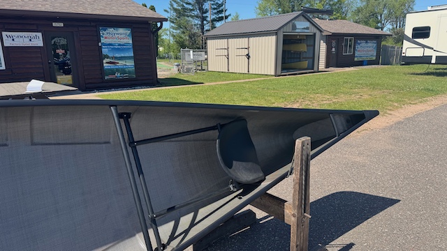 Wenonah Spirit II - InTek Carbon Ultra-Light, Black Trim, Ash Yoke, Graphite Bucket Seats with Sliding Bow, Foot Brace - Blem - Image 4
