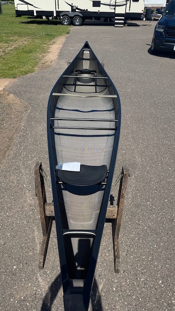 Wenonah Spirit II - InTek Carbon Ultra-Light, Black Trim, Ash Yoke, Graphite Bucket Seats with Sliding Bow, Foot Brace - Blem - Image 5
