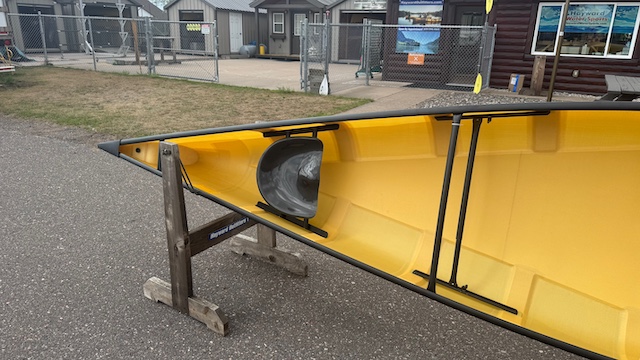 Wenonah Escape - Aramid SuperLight, Black Trim, Ash Yoke, Graphite Bucket Seats, Foot Brace Installed - NOS - Image 4